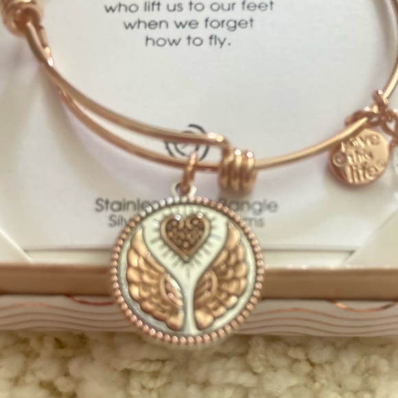NWT Friends/Angels rose tone charm bangle - Picture 8 of 13